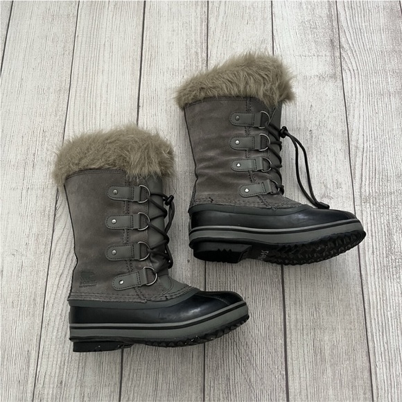 Sorel Joan of Arctic gray winter boots